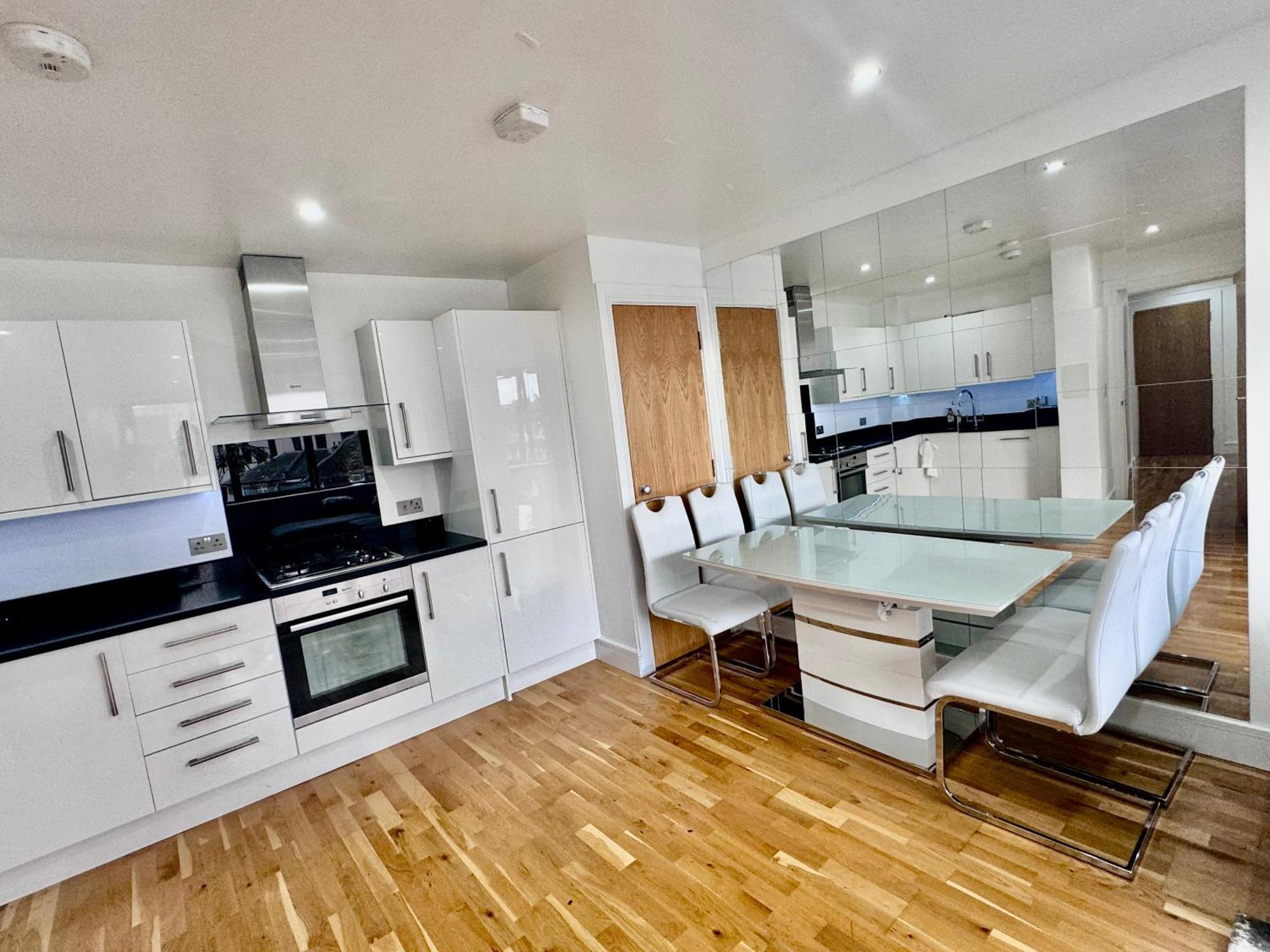 Luxury 2 Bed Entire Apartment-Near Tube & Shopping Centre Harrow Ngoại thất bức ảnh